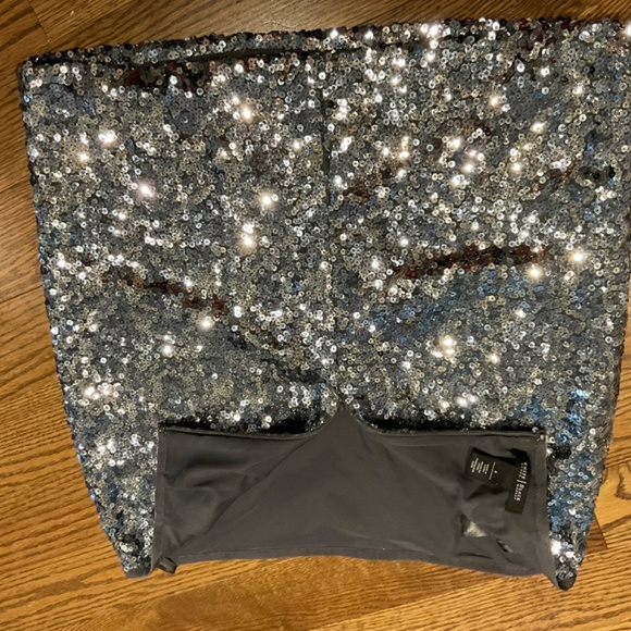 White House Black Market sequin mini skirt sz 4 - Picture 2 of 6